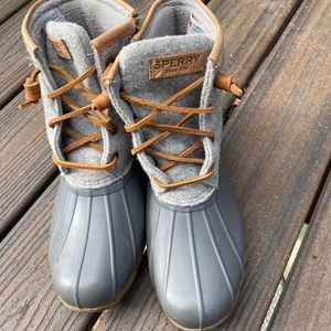 Sperry women’s winter duck boots.
